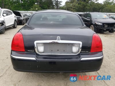 Zdjęcie 6 z 12 samochodu: 2009 LINCOLN TOWN CAR SIGNATURE LIMITED VIN:2LNHM82V19X611860 - miniatura