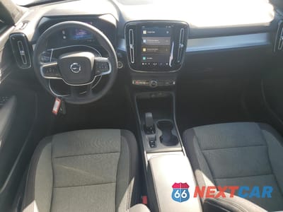 Zdjęcie 8 z 13 samochodu: 2025 VOLVO XC40 CORE VIN:YV4L12UJXS2520767 - miniatura