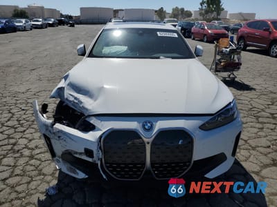 Piąte zdjęcie samochodu w środku: 2024 BMW I4 EDRIVE 35 VIN:WBY43AW03RFS68684 - miniatura