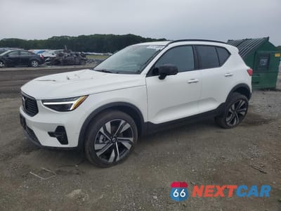 2025 VOLVO XC40 PLUS YV4L12UC9S2456433 - główne zdjęcie licytacji z USA - miniatura