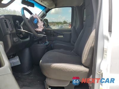 Zdjęcie 7 z 14 samochodu: 2020 GMC SAVANA G2500 VIN:1GTW7AFG3L1208176 - miniatura
