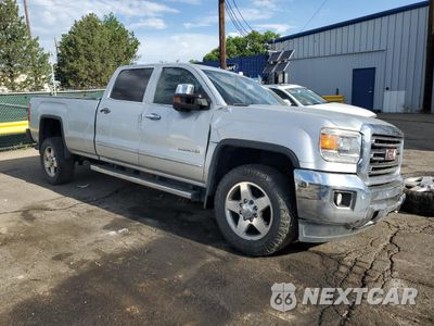 Czwarte zdjęcie samochodu z boku: 2015 GMC SIERRA K2500 SLT VIN:1GT12ZE88FF104758 - miniatura