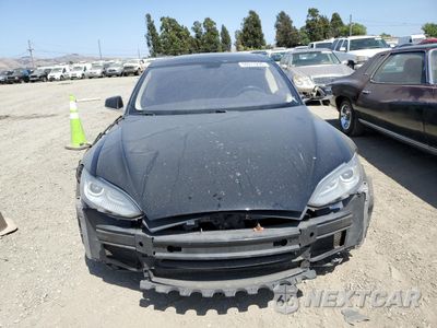 Piąte zdjęcie samochodu w środku: 2013 TESLA MODEL S VIN:5YJSA1CP4DFP22423 - miniatura