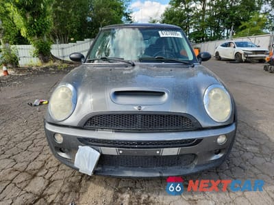 Piąte zdjęcie samochodu w środku: 2005 MINI COOPER S VIN:WMWRE33535TD99137 - miniatura