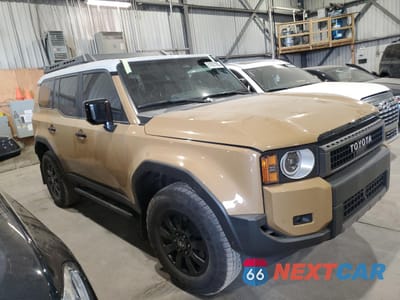 Czwarte zdjęcie samochodu z boku: 2024 TOYOTA LAND CRUISER BASE VIN:JTEABFAJ1RK003320 - miniatura