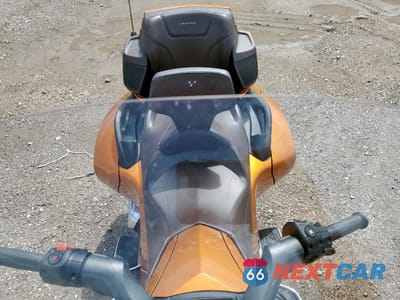 Piąte zdjęcie samochodu w środku: 2014 CAN-AM SPYDER ROADSTER RT VIN:2BXNBDD18EV005977 - miniatura
