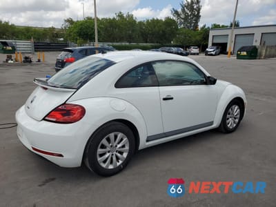 Trzecie zdjęcie samochodu z tyłu: 2018 VOLKSWAGEN BEETLE S VIN:3VWFD7AT0JM725061 - miniatura