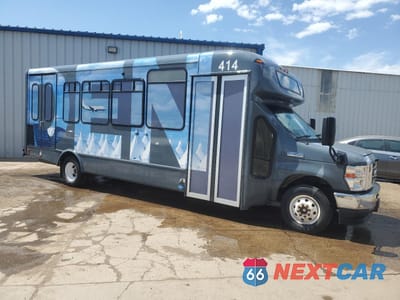 Czwarte zdjęcie samochodu z boku: 2022 FORD ECONOLINE E450 SUPER DUTY CUTAWAY VAN VIN:1FDFE4FN2NDC37753 - miniatura