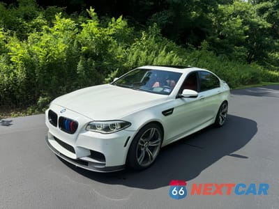 Drugie zdjęcie samochodu z przodu: 2015 BMW M5 VIN:WBSFV9C58FD594418 - miniatura
