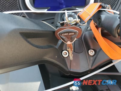 Zdjęcie 8 z 10 samochodu: 2018 CAN-AM SPYDER ROADSTER RT VIN:2BXNBDD25JV003333 - miniatura
