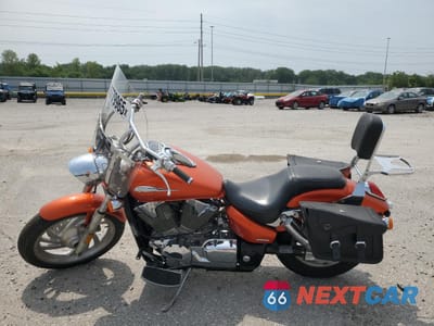 Trzecie zdjęcie samochodu z tyłu: 2006 HONDA VTX1300 C VIN:1HFSC55056A201102 - miniatura