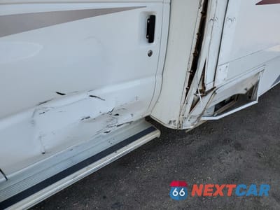 Zdjęcie 9 z 12 samochodu: 2008 FORD ECONOLINE E450 SUPER DUTY CUTAWAY VAN VIN:1FDXE45SX8DB37433 - miniatura