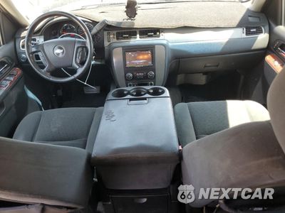 Zdjęcie 8 z 15 samochodu: 2008 CHEVROLET SUBURBAN C1500 LS VIN:1GNFC16018R190825 - miniatura