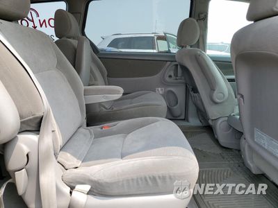 Zdjęcie 11 z 14 samochodu: 2004 TOYOTA SIENNA CE VIN:5TDZA23CX4S199602 - miniatura