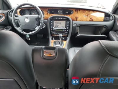 Zdjęcie 8 z 14 samochodu: 2008 JAGUAR XJ8 VIN:SAJWA71B28SH19111 - miniatura