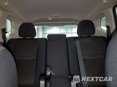 Zdjęcie 10 z 15 samochodu: 2017 NISSAN ROGUE SV VIN:5N1AT2MV4HC844982 - miniatura