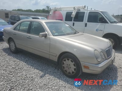 Czwarte zdjęcie samochodu z boku: 1998 MERCEDES-BENZ E 320 VIN:WDBJF65F8WA709750 - miniatura