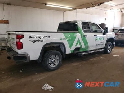 Trzecie zdjęcie samochodu z tyłu: 2023 CHEVROLET SILVERADO K2500 HEAVY DUTY VIN:1GC5YLE73PF245548 - miniatura