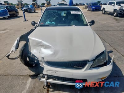 Piąte zdjęcie samochodu w środku: 2001 LEXUS IS 300 VIN:JTHBD182910021700 - miniatura