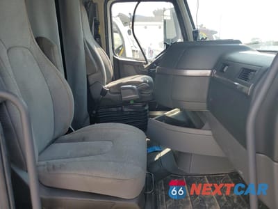 Piąte zdjęcie samochodu w środku: 2021 VOLVO VN VNL VIN:4V4NC9EHXMN269071 - miniatura