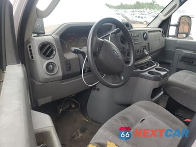 Zdjęcie 8 z 12 samochodu: 2013 FORD ECONOLINE E350 SUPER DUTY CUTAWAY VAN VIN:1FDWE3FL8DDA50671 - miniatura