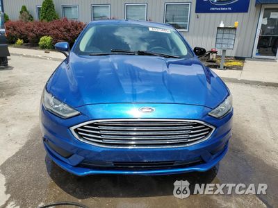 Piąte zdjęcie samochodu w środku: 2017 FORD FUSION S VIN:3FA6P0G73HR108865 - miniatura