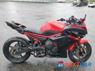 2015 YAMAHA FZ6 R JYARJ18E4FA013813 - główne zdjęcie licytacji z USA - miniatura