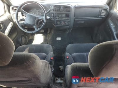 Zdjęcie 8 z 13 samochodu: 2001 CHEVROLET BLAZER VIN:1GNDT13W31K260372 - miniatura
