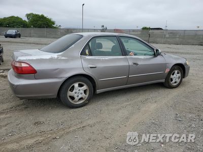 Trzecie zdjęcie samochodu z tyłu: 2000 HONDA ACCORD EX VIN:JHMCG6678YC009179 - miniatura