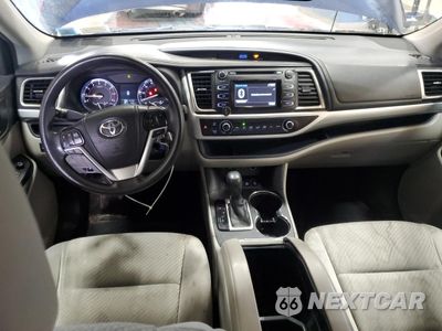 Zdjęcie 8 z 15 samochodu: 2014 TOYOTA HIGHLANDER LE VIN:5TDBKRFH6ES071003 - miniatura