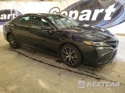 Czwarte zdjęcie samochodu z boku: 2023 TOYOTA CAMRY SE NIGHT SHADE VIN:4T1G11AK4PU120786 - miniatura