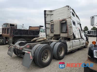 Czwarte zdjęcie samochodu z boku: 2024 VOLVO VNL SEMI TRUCK VIN:4V4NC9EJ1RN633128 - miniatura