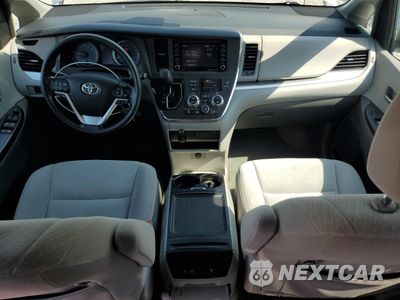 Zdjęcie 8 z 14 samochodu: 2018 TOYOTA SIENNA LE VIN:5TDKZ3DC0JS918558 - miniatura