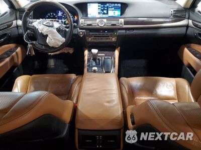Zdjęcie 8 z 15 samochodu: 2013 LEXUS LS 460 VIN:JTHCL5EF7D5018002 - miniatura