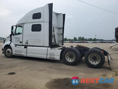 Trzecie zdjęcie samochodu z tyłu: 2021 VOLVO VNL SEMI TRUCK VIN:4V4NC9EH0MN272500 - miniatura