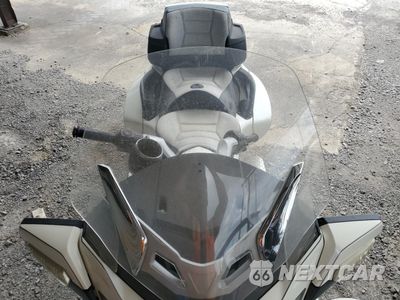 Piąte zdjęcie samochodu w środku: 2011 CAN-AM SPYDER ROADSTER RT-LTD VIN:2BXJBDC10BV000591 - miniatura