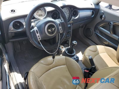 Zdjęcie 8 z 14 samochodu: 2003 MINI COOPER VIN:WMWRC33483TC46943 - miniatura