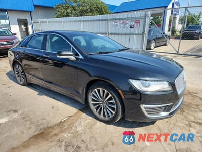 Czwarte zdjęcie samochodu z boku: 2018 LINCOLN MKZ SELECT VIN:3LN6L5D9XJR601615 - miniatura
