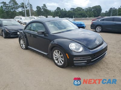 Czwarte zdjęcie samochodu z boku: 2018 VOLKSWAGEN BEETLE SE VIN:3VWJD7AT6JM710252 - miniatura