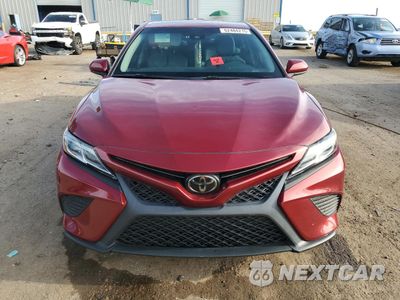 Piąte zdjęcie samochodu w środku: 2018 TOYOTA CAMRY L VIN:4T1B11HK0JU660272 - miniatura