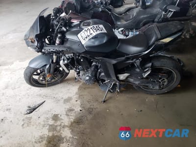 Trzecie zdjęcie samochodu z tyłu: 2024 KAWASAKI EX650 R VIN:ML5EXER10RDAD5534 - miniatura