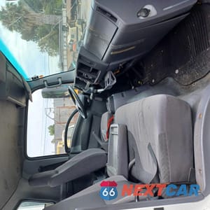 Piąte zdjęcie samochodu w środku: 2014 ISUZU NQR VIN:JALE5W160E7902982 - miniatura
