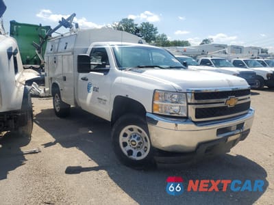 Czwarte zdjęcie samochodu z boku: 2013 CHEVROLET SILVERADO C3500 VIN:1GB3CZCG9DF151153 - miniatura