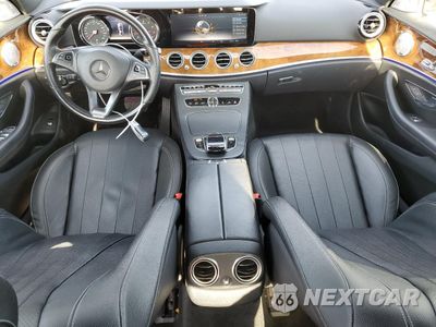 Zdjęcie 8 z 13 samochodu: 2017 MERCEDES-BENZ E 300 4MATIC VIN:WDDZF4KB8HA096371 - miniatura