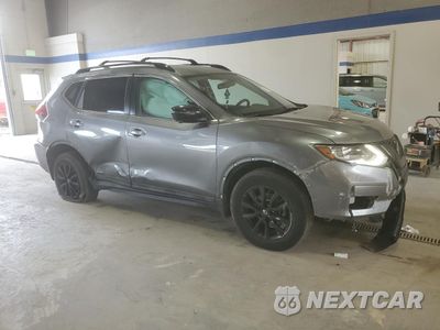 Czwarte zdjęcie samochodu z boku: 2018 NISSAN ROGUE S VIN:5N1AT2MV4JC755693 - miniatura