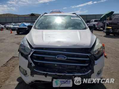 Piąte zdjęcie samochodu w środku: 2019 FORD ESCAPE SE VIN:1FMCU9GD8KUA54457 - miniatura