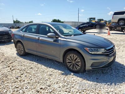 Czwarte zdjęcie samochodu z boku: 2019 VOLKSWAGEN JETTA S VIN:3VWC57BU9KM168241 - miniatura