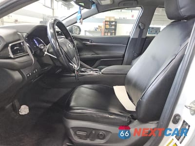 Piąte zdjęcie samochodu w środku: 2019 TOYOTA CAMRY HYBRID VIN:4T1B21HK8KU519335 - miniatura