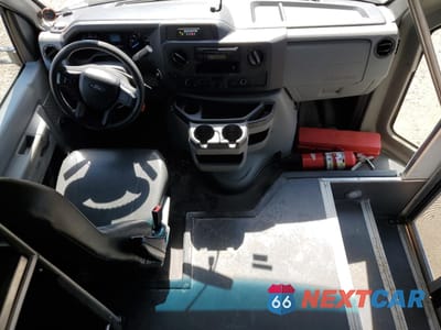 Zdjęcie 8 z 14 samochodu: 2022 FORD ECONOLINE E450 SUPER DUTY CUTAWAY VAN VIN:1FDFE4FNXNDC37757 - miniatura