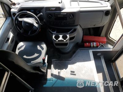 Zdjęcie 8 z 14 samochodu: 2022 FORD ECONOLINE E450 SUPER DUTY CUTAWAY VAN VIN:1FDFE4FNXNDC37757 - miniatura